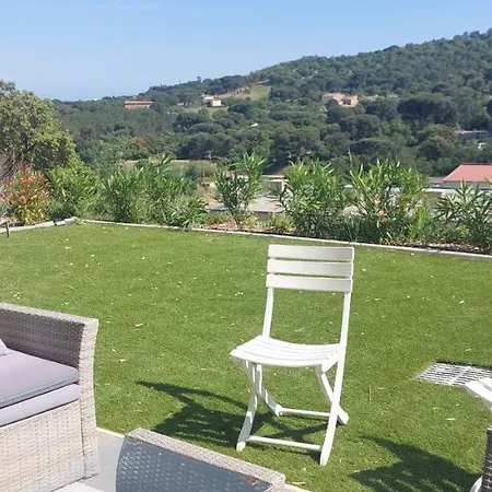 Terrasse Et Jardin Avec Vue Colline 생트막시메